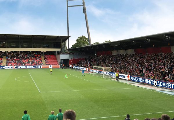 221358__LED-Bande-Fussballstadion-voll